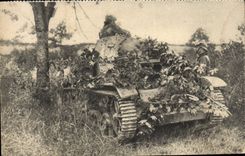 CPA Auto Mitrailleuse En Reconnaissance Tank Militaria