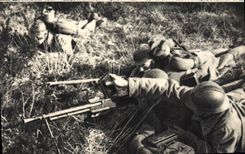 CPA Fusil Mitrailleur En Action Militaria