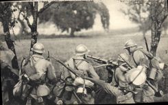 CPA Mitrailleuse En Batterie Militaria