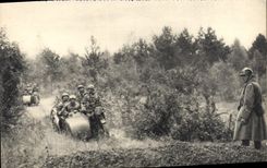 CPA Groupe De Combat Motorise Militaria