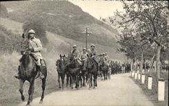 CPA Batterie De 75 Sur Route Militaria