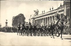 CPA Defile Devant Le Grand Palais Militaria Paris