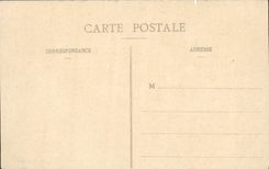 CPA La Vie Au Camp Un Campement Au premier plan une tente ouverte Militaria