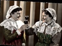 CPM Au Jardin De La France Costumes Regionaux Tourangelles Folklore 