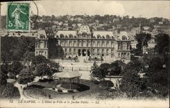 CPA Le Havre L'Hotel de Ville et le Jardin Public