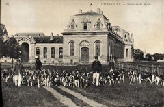 CPA Chantilly Sortie De La Meute Chiens Chien Chasse a courre