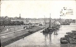 CPA Bordeaux Vue Generale des Quais des Salinieres Bateaux