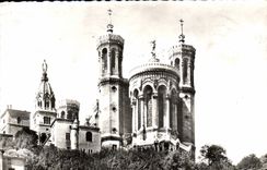 CPM Lyon Les Tours de la Basilique de Fourviere 