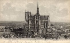 CPA Amiens La Cathedrale Vue Generale