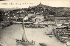 CPA Marseille Bassin de Carenage Et ND de la Garde Bateaux 