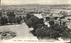 CPA Nimes Vue D'Ensemble Des Arenes Et De I'Esplanade