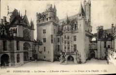 CPA Pierrefonds le chateau L'Escalier d'honneur Le donjon et la chapelle