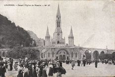 CPA Lourdes Devant l'Eglise Du Rosaire