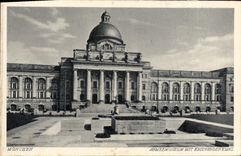 VINTAGE POSTCARD Munchen Armeemuseum MIT Kriegerdenkmal