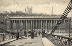 VINTAGE POSTCARD Lyon Law courts And Fourviere
