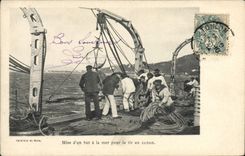 CPA Bateau Guerre Mise d'un but a la mer pour le tir au canon 