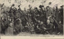 CPA Bateau Guerre 1914 1915 Marins francais en possession de trophees