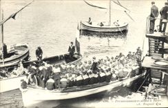 CPA Bateau Guerre Permissionnaires allant a terre 