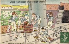 VINTAGE POSTCARD Boat War Sailors Great furbishing before going has ground