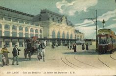 CPA Tramway Train Lyon Gare des Brotteaux La station des tramways Biscuits Olibet