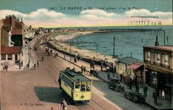 VINTAGE POSTCARD Tram Train Le Havre boulevard Albert 1st and the beach