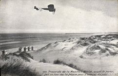 CPA Avion Aviation Traversee de la Manche Bleriot fait un tour sur la falaise 