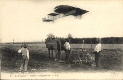 CPA Avion Aviation Aeroplane Bleriot en plein vol Cheval Charrue 