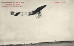 CPA Avion Aviation Meeting d'aviation de la baie de Seine Trouville Le Havre Aubrun en plein vol 