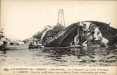 CPA Bateau Guerre Catastrophe du cuirasse Liberte 25 septembre 1911 Toulon Les epaves 