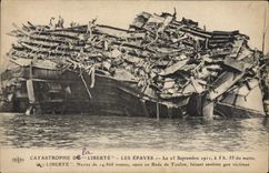 CPA Bateau Guerre Catastrophe du Liberte Les epaves 