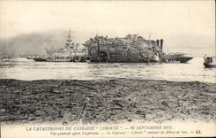 CPA Bateau Guerre Catastrophe du Cuirasse Liberte Vue generale apres l'explosion