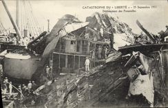 VINTAGE POSTCARD Boat War Catastrophe of Freedom clearing of the footbridges