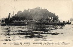 CPA Bateau Guerre Catastrophe du Liberte Les epaves 