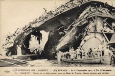 CPA Bateau Guerre Catastrophe du Liberte les epaves 