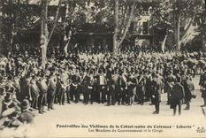 VINTAGE POSTCARD Boat War Catastrophe of the armor Freedom members of the government and clergy