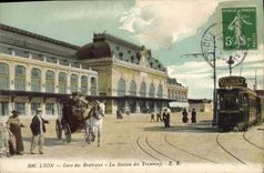 CPA Tramway Train Lyon Gare des Brotteaux La station des tramways Biscuits Olibet