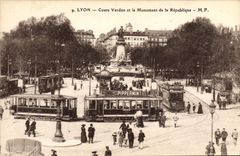 CPA Tramway Train Lyon Cours Verdun et le monument de la Republique Pippermint
