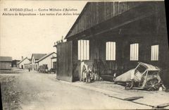 CPA Aviation Avion Avord Centre militaire d'aviation Ateliers de reparation Les restes d'un avion brise
