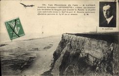CPA Aviation Avion latham monte sur aeroplane Antoinette 