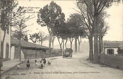 CPA Automobile Route du circuit avant les 4 routes pres Clermont Ferrand 