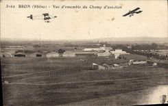 CPA Avion Aviation Bron Vue d'ensemble du champ d'aviation