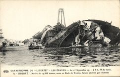 CPA Bateau Guerre Catastrophe du Liberte Les epaves 
