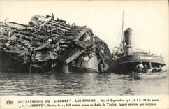 CPA Bateau Guerre Catastrophe du Liberte Les epaves 