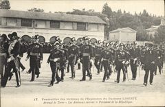 CPA Bateau Guerre Funerailles des victimes de l'explosion du cuirasse Liberte Arsenal de terre Les amiraux 