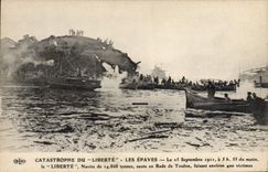 CPA Bateau Guerre Catastrophe du Liberte Les epaves 