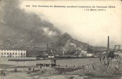 CPA Bateau Guerre Vue generale du Missiessy pendant l'explosion du cuirasse Iena 12 mars 1907