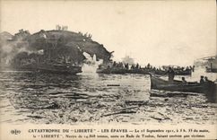 CPA Bateau Guerre Catastrophe du Liberte Les epaves 