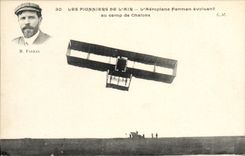 CPA Avion Aviation L'aeroplane Farman evoluant au camp de Chalons 