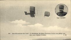 CPA Avion Aviation Pionniers de l'air L'aviateur de Rue en plein vol sur son biplan Voisin 