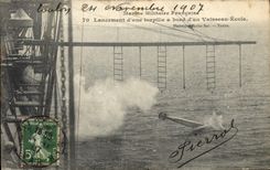 CPA Bateau Guerre Lancement d'une torpille a bord d'un vaisseau ecole